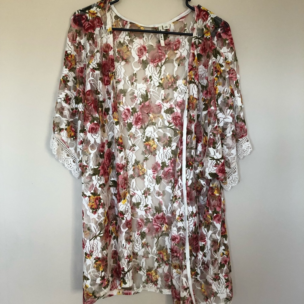 Francesca’s Collection Floral Lace Kimono